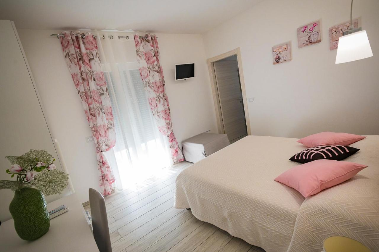 Pineta Del Mare Panzió Alba Adriatica Kültér fotó
